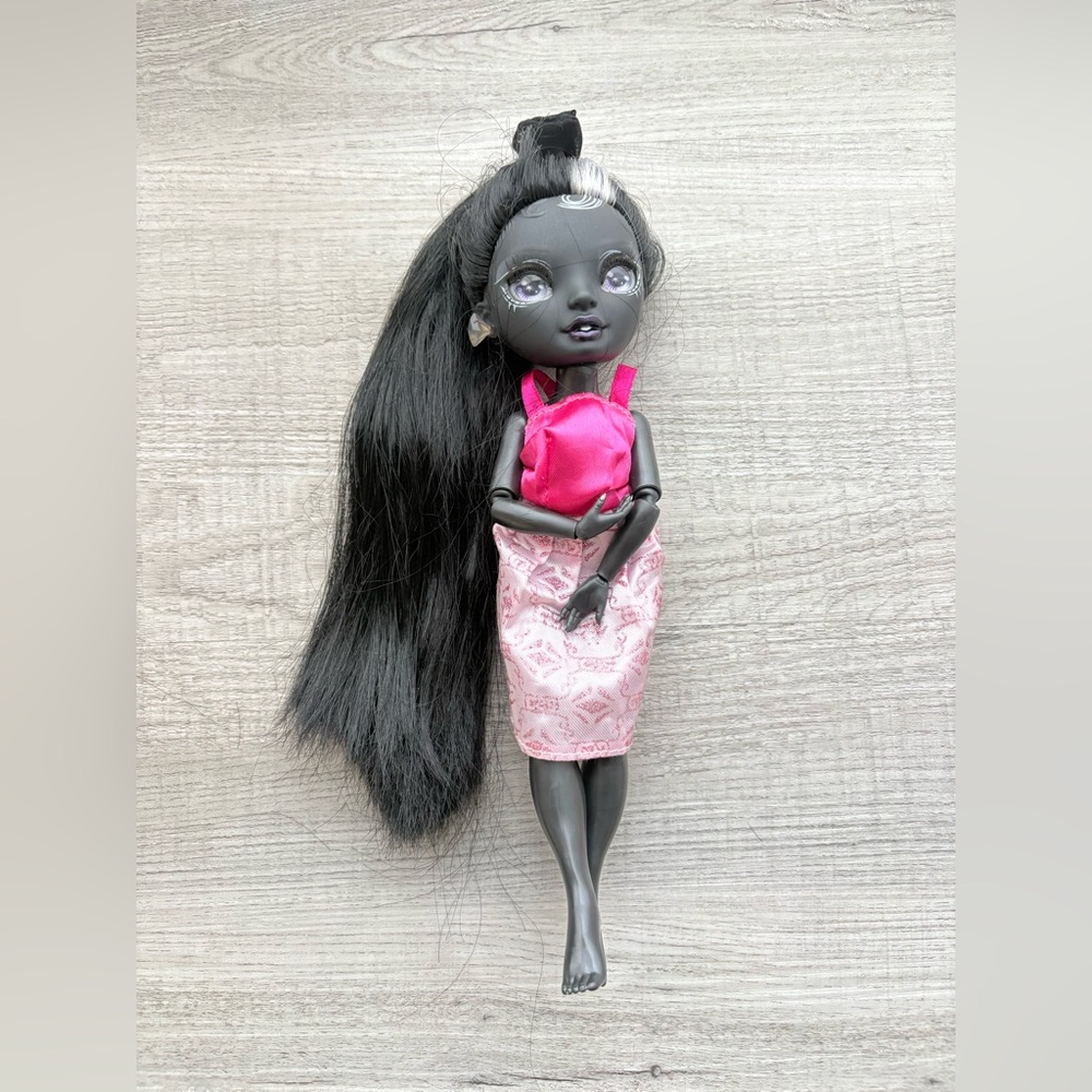 Rainbow Series 1 High Shadow High Shanelle Onyx Fashion Doll - Picture 2 of 6